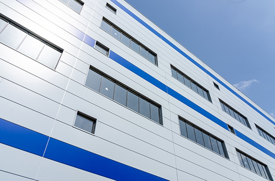 Sandwich panels for facades