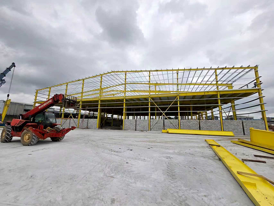 Prefabricated steel structure building