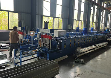 Treinamento de equipamentos de produção para novos funcionários de vendas da Yumisteel