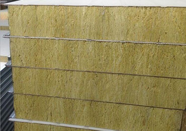 Por que os painéis sanduíche de metal são a melhor opção para isolamento?