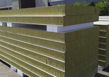 Aplicações de painéis sanduíche à prova de fogo na construção moderna