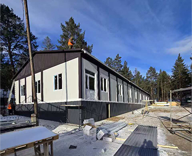Construção de casas de contêineres para acampamento na Rússia